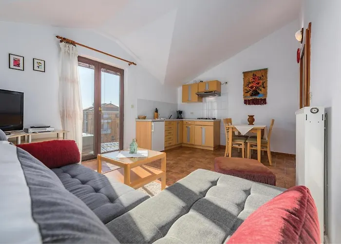 Awesome Apartment In Rovinj With 2 Bedrooms