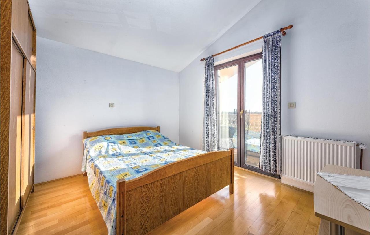 Awesome In With 2 Bedrooms Apartment Rovinj