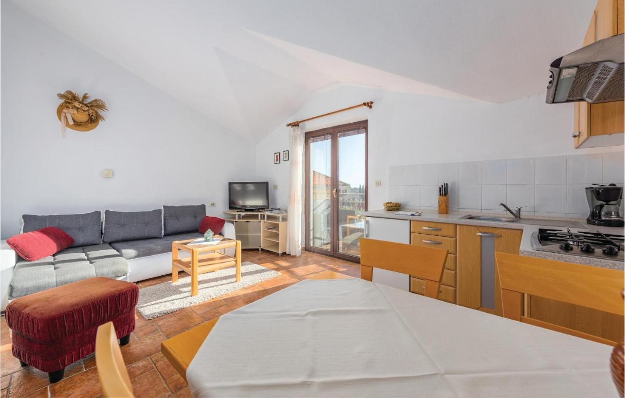 Awesome In With 2 Bedrooms