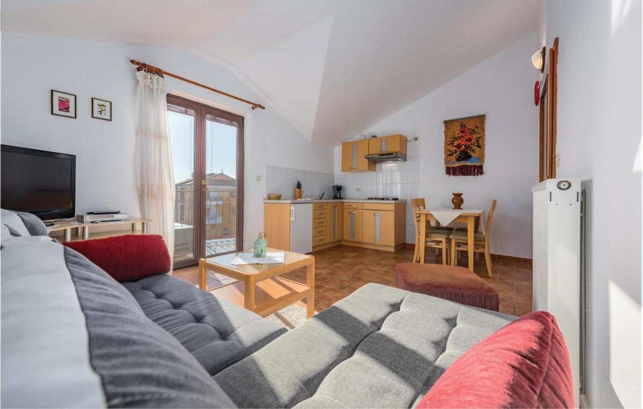 Awesome In With 2 Bedrooms Rovinj