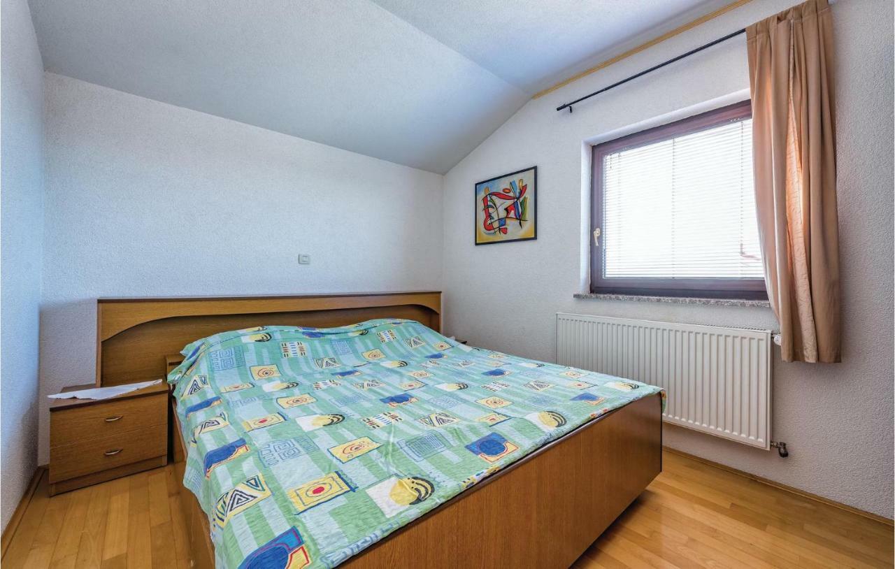 Awesome In With 2 Bedrooms Apartment Rovinj